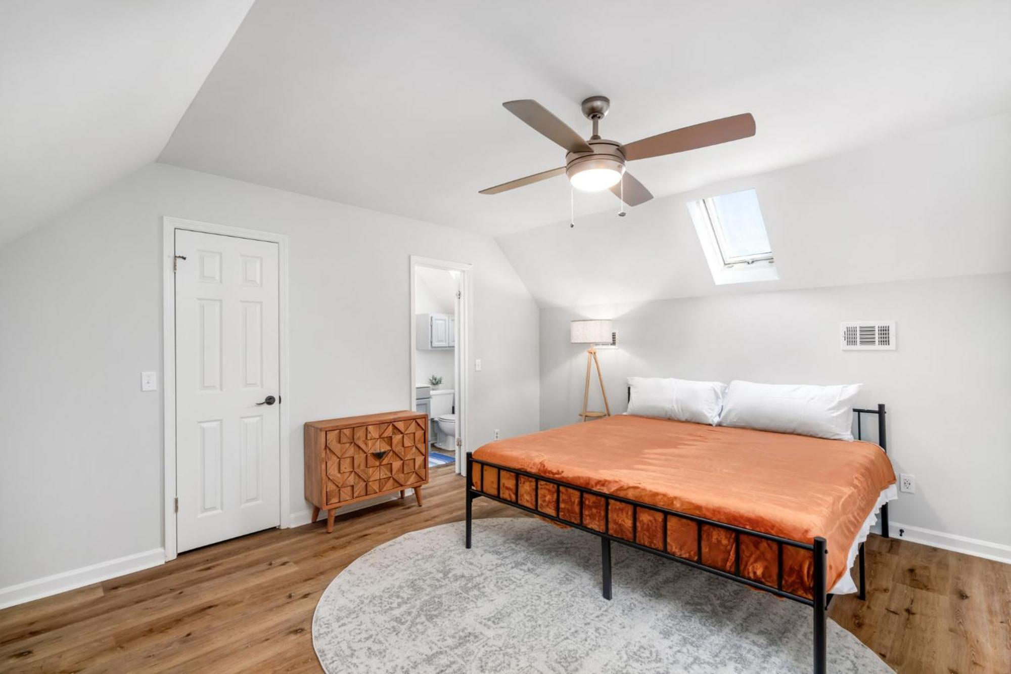 Remodeled And New - Walk To Downtown Auburn Apartman Kültér fotó